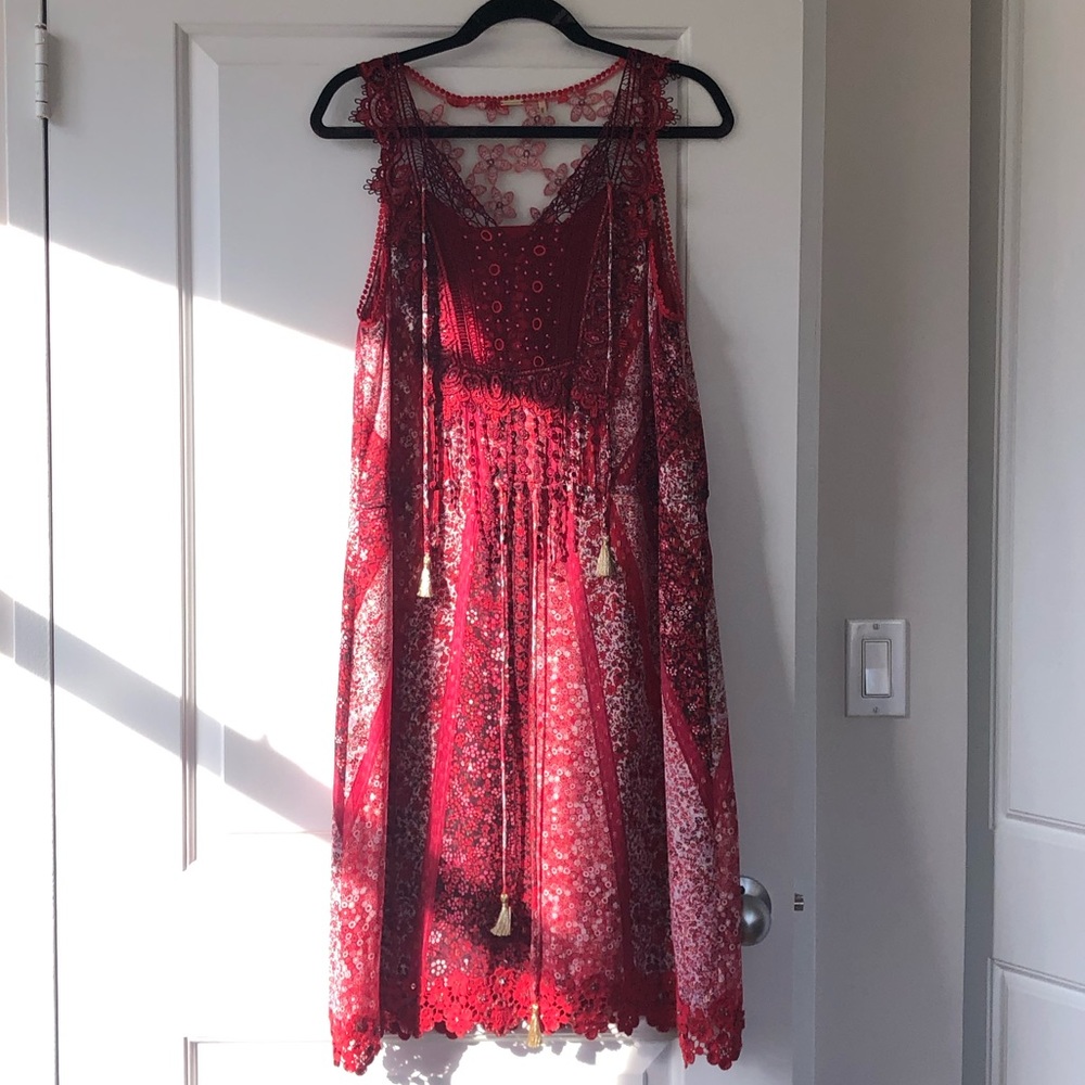 ELIE TAHARI: Red Summer Floral + Lace Dress